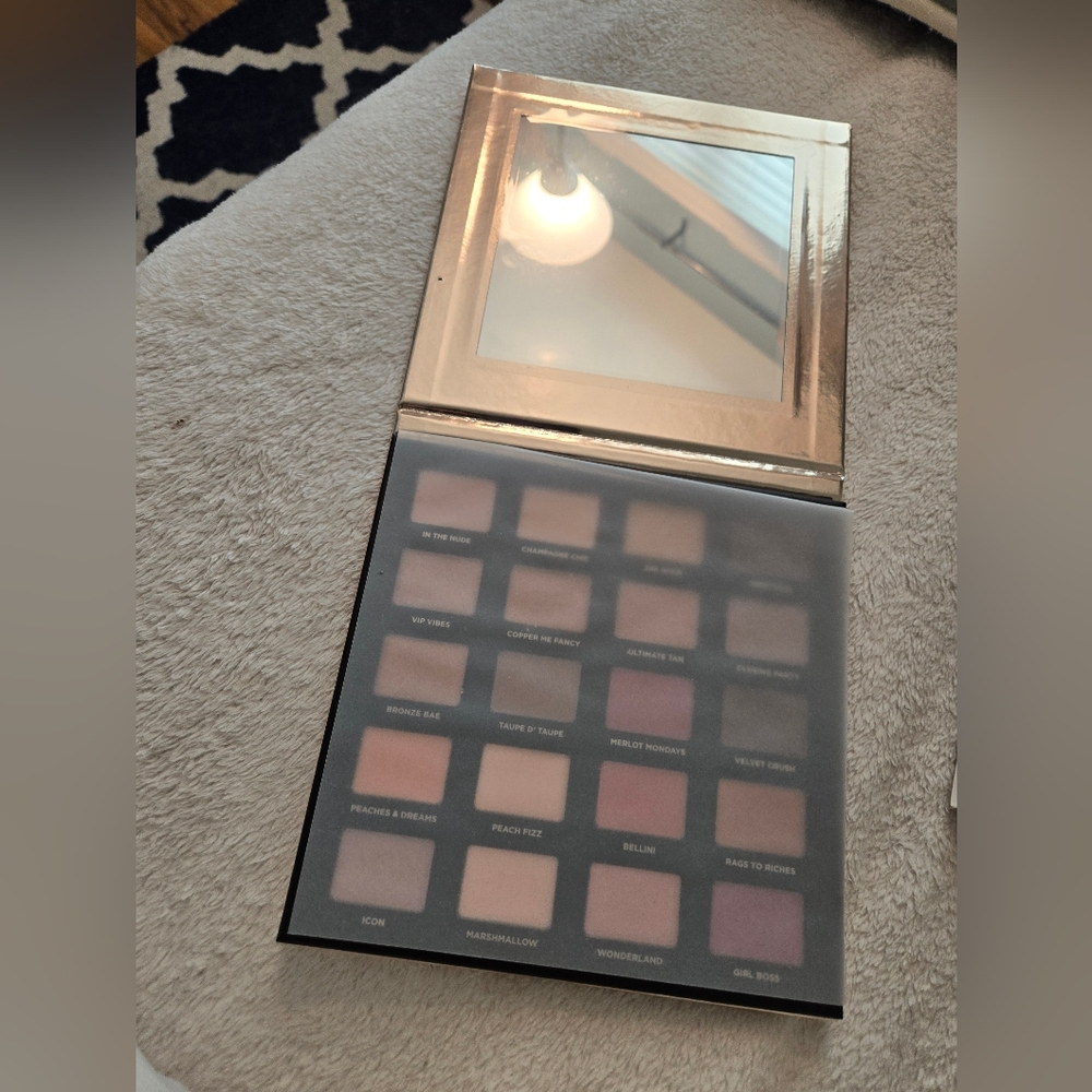 NEW Iconic London Day to Slay 20 Eyeshadow Palette, Pink, Gold, Peach & Bronze